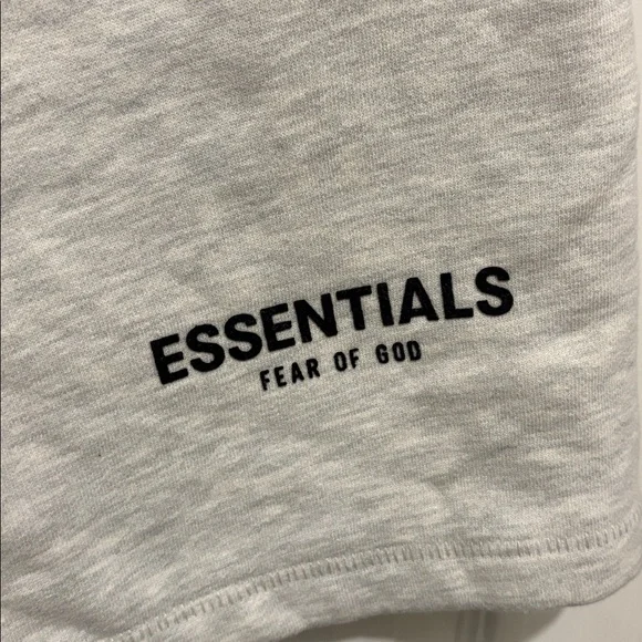 Essentials shorts - Picture 3 of 5